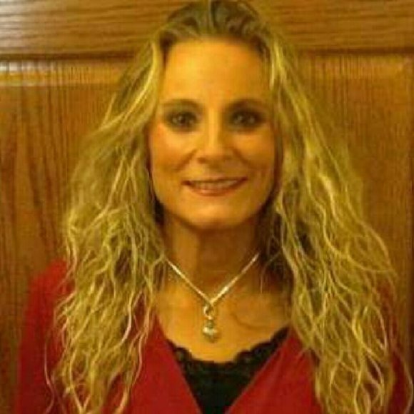 Meet your Posher, Michelle (Buyer!!) - Picture 2 of 3